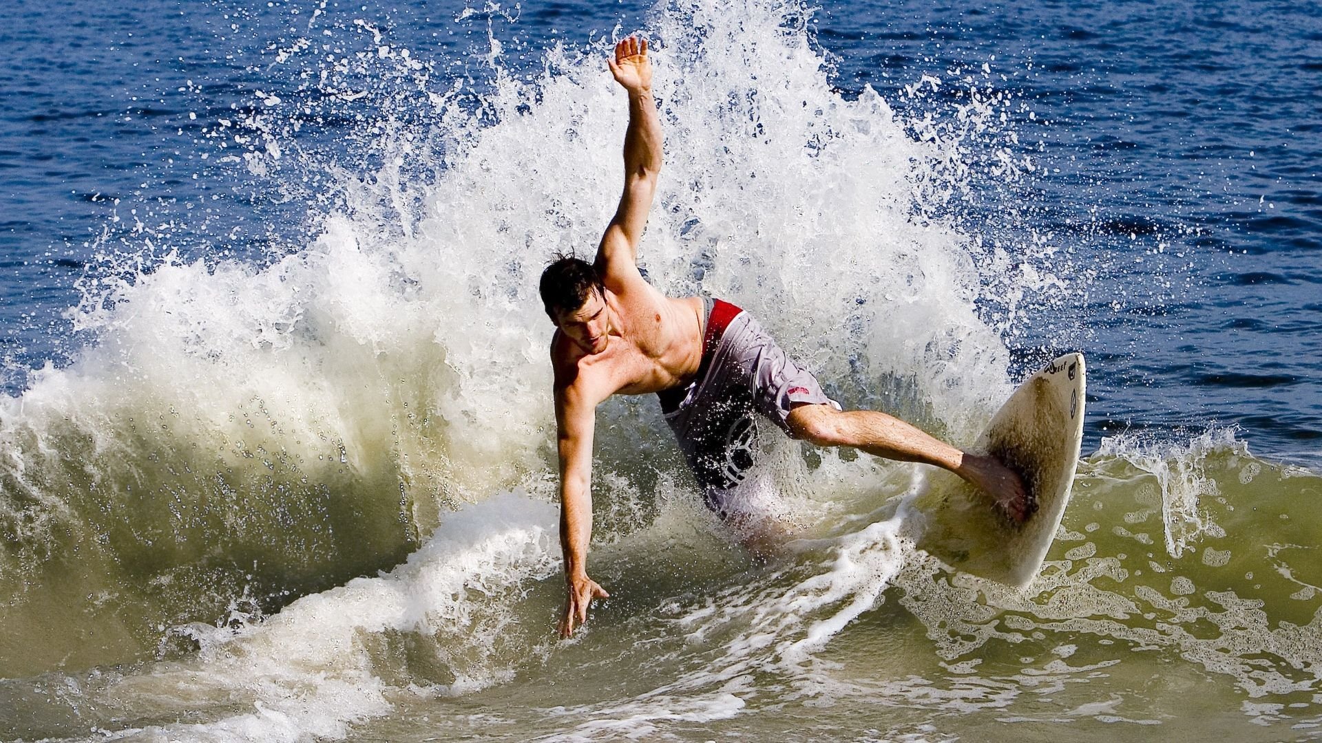 leyu乐鱼在线登录入口-曹缘男子3米跳板赛场表现稳健，曹缘 跳台跳板