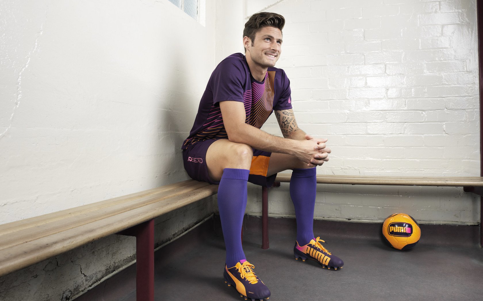 LEYU乐鱼体育官方网站-梅尔滕斯中段提速 引爆后半程对抗,梅尔滕斯妻子